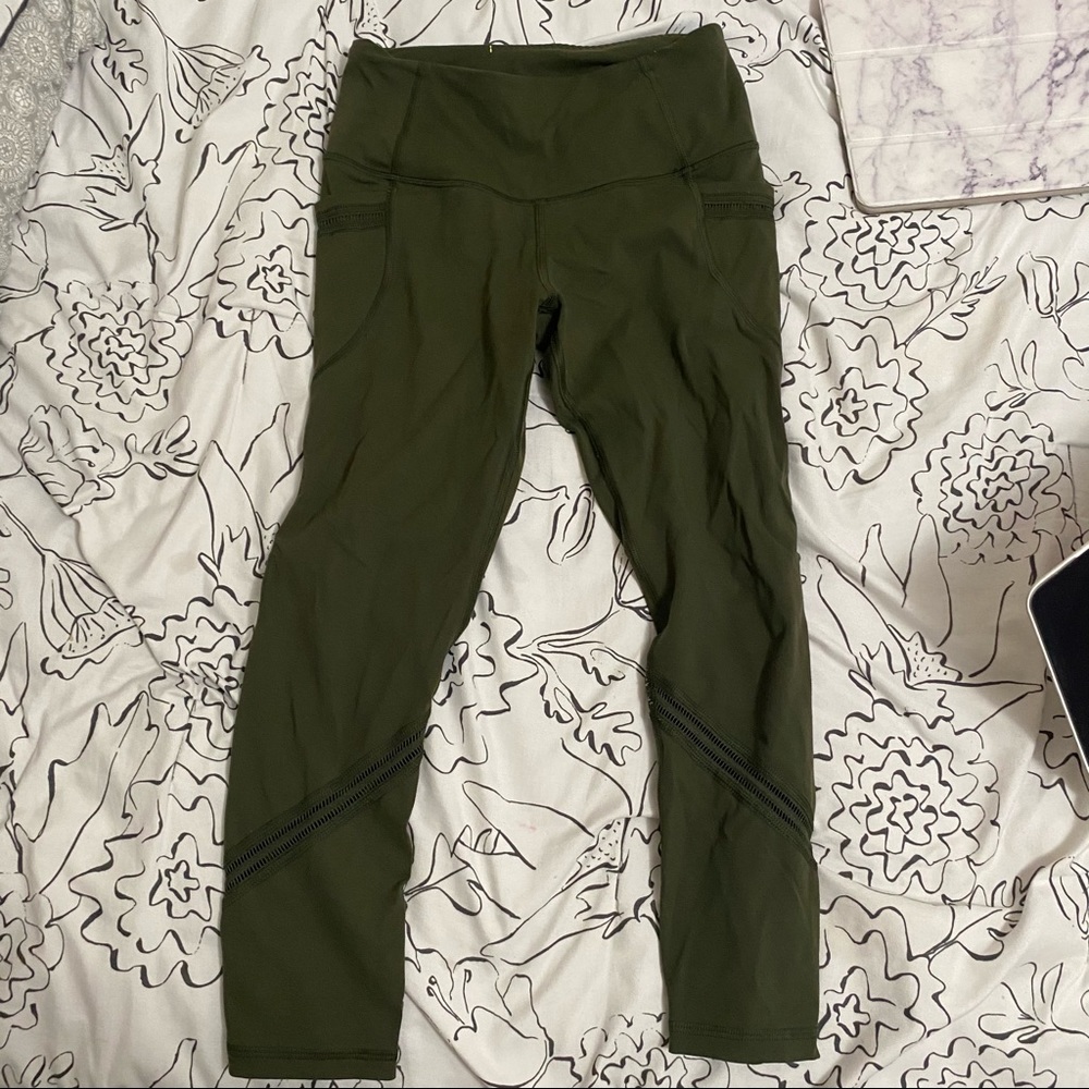 Victoria Sport Capri Leggings